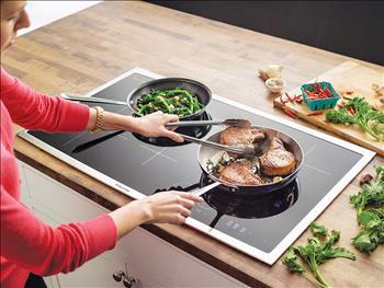 Lãnh đạo Cwin63 sân chơi đỉnh cao kiểm tra tình hình phục vụ tại Co.opmart Lý Thường Kiệt