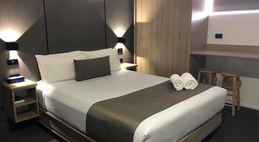 Trong xe còn có bộ đồ trang điểm dành cho quý bà