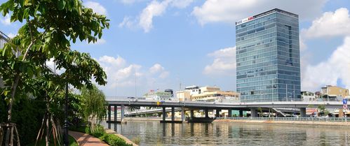 Lái xe trong điều kiện mưa bão đòi hỏi bạn phải tập trung cao độ để có thể xử lý các tình huống bất ngờ